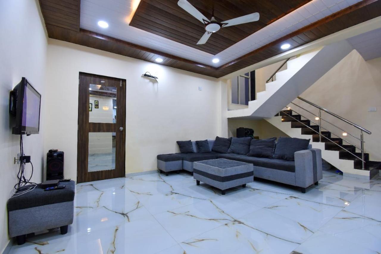 Вилла Beauty And The Beast 4Bhk Лонавала Экстерьер фото